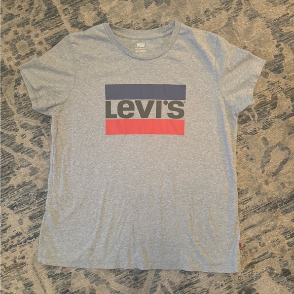 NWOT: Levi’s Women’s Graphic Tee Shirt: Large - Picture 1 of 6